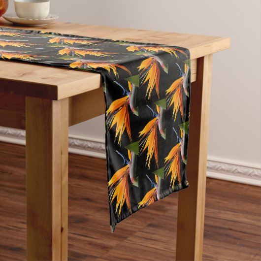 オレンジバード・オブ・パラダイス植物模様（ブラック） ショートテーブルランナー (インサイチュ)