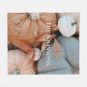 オレンジパーソナライズされた色の白と青のカボチャ フリースブランケット (正面(横))