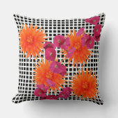 オレンジピンクフラワーズ白黒チェック装飾用クッション クッション (正面)