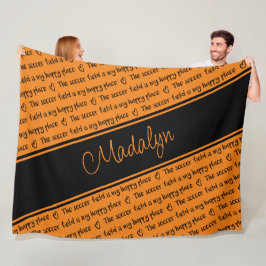 オレンジブラックサッカー場は私の幸せな場所だ フリースブランケット