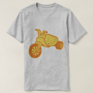 オレンジプラスチック三輪車のグラフィック Tシャツ