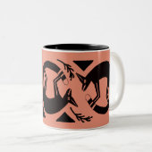 オレンジマグカップの上の古代のキツネと花 ツートーンマグカップ (正面右)