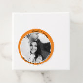 オレンジミニマルトレンディーラウンドフォト結婚式の引き出物 フェイバータグ (インサイチュ)
