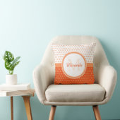 オレンジモダンと白の水玉模様モノグラムと名前 クッション (椅子)