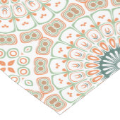 オレンジモダンと緑のマンダラパターン ミディアムテーブルランナー (コーナー)