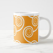 オレンジモダン色の白い渦巻きパターン ジャンボコーヒーマグカップ (右)