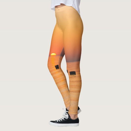 オレンジレイクサンライズ レギンス (左)
