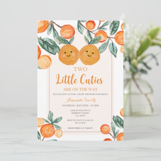 オレンジ二つの小さなかわいこちゃんが緑の道にある 招待状 (スタンド正面)