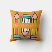 オレンジ先生カラフルペンシル名装飾用クッション クッション (裏面)