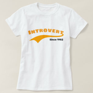 オレンジ内向的なタイポグラフィのSwooshのカスタムの日付 Tシャツ