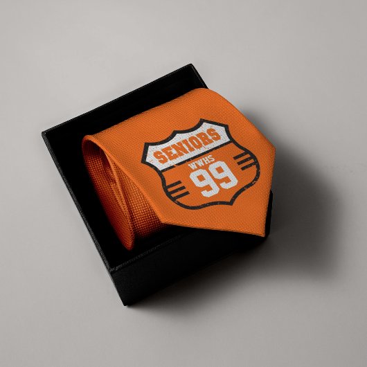 オレンジ動揺して色の高齢者の道路標識 ネクタイ