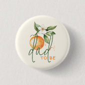 オレンジ柑橘系リトルかわいこちゃんベビーシャワーパパする 缶バッジ (正面)