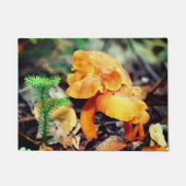 オレンジ淡い色の色の野生のキノコがクローズアップ ドアマット (正面)