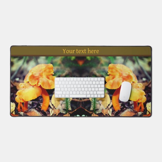 オレンジ淡い色の色の野生のキノコが詰めパーソナライズされたる デスクマット (キーボード&マウス)