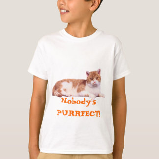 オレンジ猫及び白はTシャツをからかいます Tシャツ