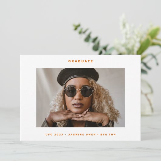 オレンジ白ファンキー写真大学の写真卒業 案内状 (スタンド正面)