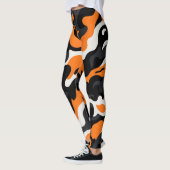 オレンジ白黒ゴーストカモフラージュ迷彩柄パターン レギンス (左)