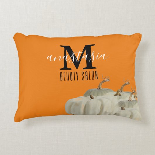 オレンジ秋ホワイトカボチャ美しいサロンモノグラム アクセントクッション (正面)