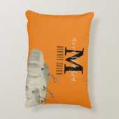 オレンジ秋ホワイトカボチャ美しいサロンモノグラム アクセントクッション (裏面(縦))