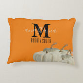オレンジ秋ホワイトカボチャ美しいサロンモノグラム アクセントクッション (裏面)