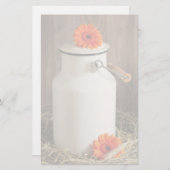 オレンジ素朴色の花付き白ミルクジュグ写真 便箋 (正面/裏面)