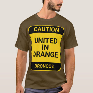 オレンジ統一された色で Tシャツ