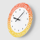 オレンジ色から黄色の白色ペイズリー グラデーション ラージ壁時計 (傾斜)