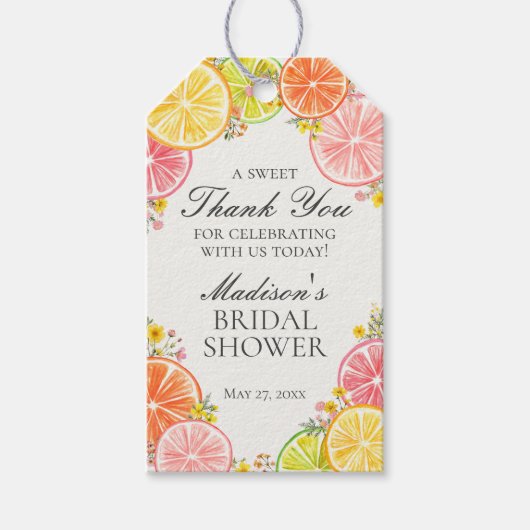 オレンジ色とピンクの花を添えたさわやかなシトラス フローラル メイン スクイーズ ブライダル シャワ ギフトタグ (正面)