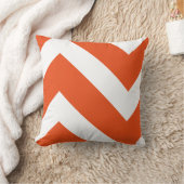 オレンジ色と白いモダン山形の幾何学的 クッション (ブランケット)