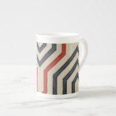 オレンジ色と青のグラフィック線 ボーンチャイナマグカップ (正面右)