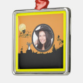 オレンジ色にハロウィーンの夜あなたの写真を追加 メタルオーナメント (左)