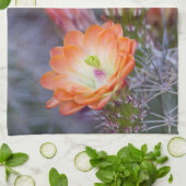 オレンジ色に咲く花 キッチンタオル (折り畳み)