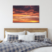 オレンジ色に輝く空の暗雲 キャンバスプリント (インサイチュ (寝室))