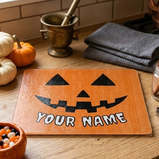 オレンジ色のかぼちゃにハロウィーンの名前を入れよう カッティングボード