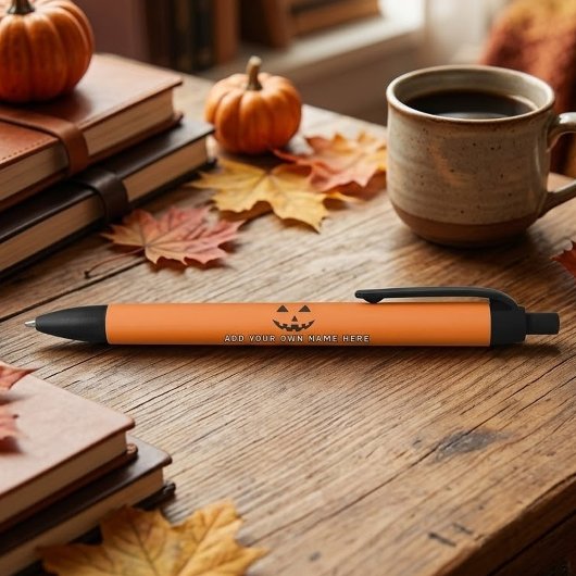 オレンジ色のかぼちゃにハロウィーンの名前を入れよう 黒ボールペン