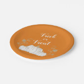 オレンジ色のかわいいカボチャのトリックまたはハロウィンの治療 ペーパープレート (アングル)