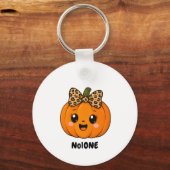 オレンジ色のかわいい小さなカボチャのハロウィーン 名前入りカスタム キーホルダー (正面)