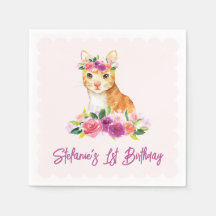 オレンジ色のかわいい猫と紫色の花の誕生日