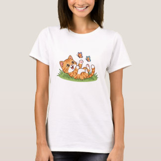 オレンジ色のかわいい猫と蝶々 Tシャツ