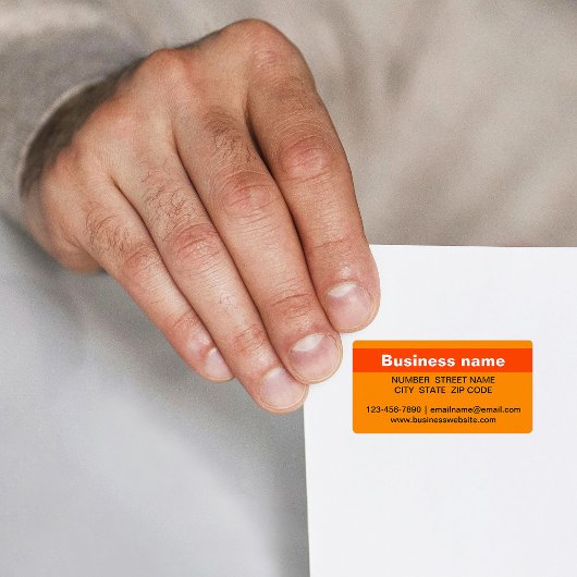 オレンジ色のアドレスで強調表示されたビジネス名 ラベル