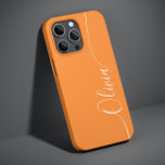 オレンジ色のエレガント白い書道のスクリプト名 Case-Mate iPhone 14ケース<br><div class="desc">オレンジホワイト書エレガント道スクリプトの名前カスタムiPhone 14電話のケースは、あなたの名前を手に書き書のスクリプトのタイポグラフィを持つモダントレンディーとデザインを持つオレンジホワイト書き書のスクリプトの名前は、オレンジ色の背景に。©Evco Studio www.zazzle.com/store/evcostudioによる設計</div>