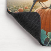 オレンジ色のカボチャで歌う鳥 マウスパッド (コーナー)