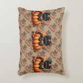 オレンジ色のカボチャの上の黒猫　秋の模様のクッションケットパターン アクセントクッション (正面(垂直))