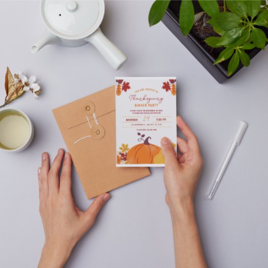 オレンジ色のカボチャの感謝祭のパーティーの食事のプリント 招待状