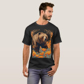 オレンジ色のカリフォルニアポピーの中を歩く熊 Tシャツ (正面フル)