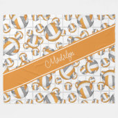 オレンジ色のグレーガーリーのバレーボール模様ネットアクセント フリースブランケット (正面(横))