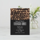 オレンジ色のグローストリングライトリハーサルディナーカード 招待状 (スタンド正面)