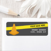 オレンジ色のコーン+注意テープ建築誕生日 ラベル (インサイチュ)