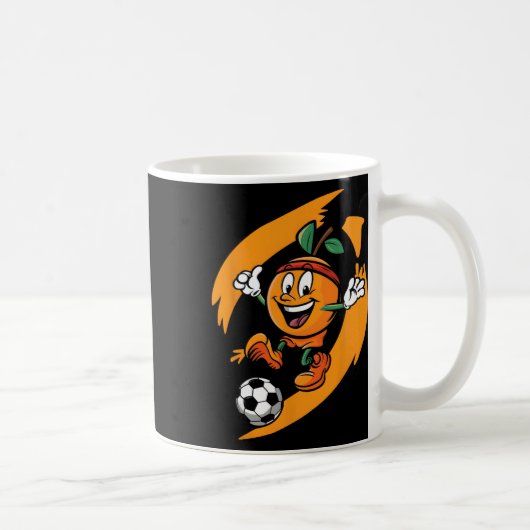 オレンジ色のサッカー選手 コーヒーマグカップ (右)