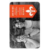 オレンジ色のシックなフローリッシュバナー日付磁石を保存 マグネット (縦)